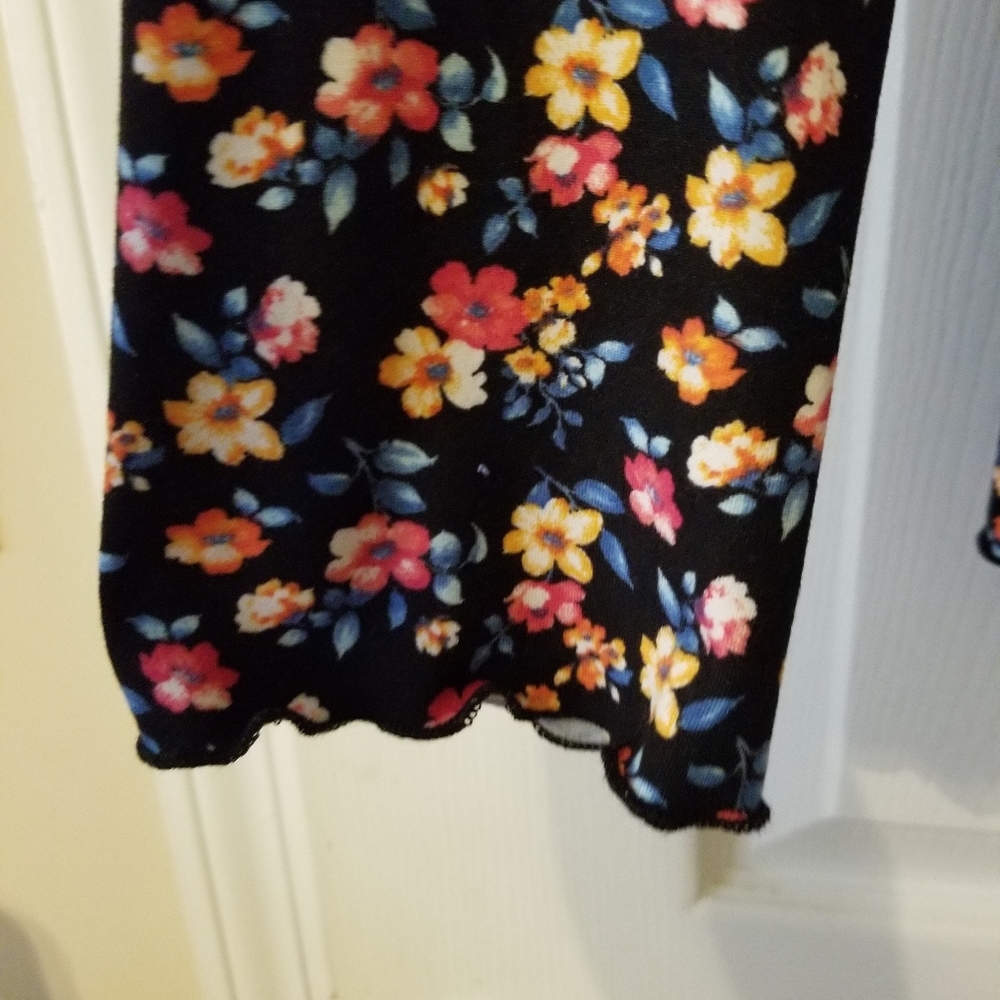 Cute Floral Top - Picture 3 of 5